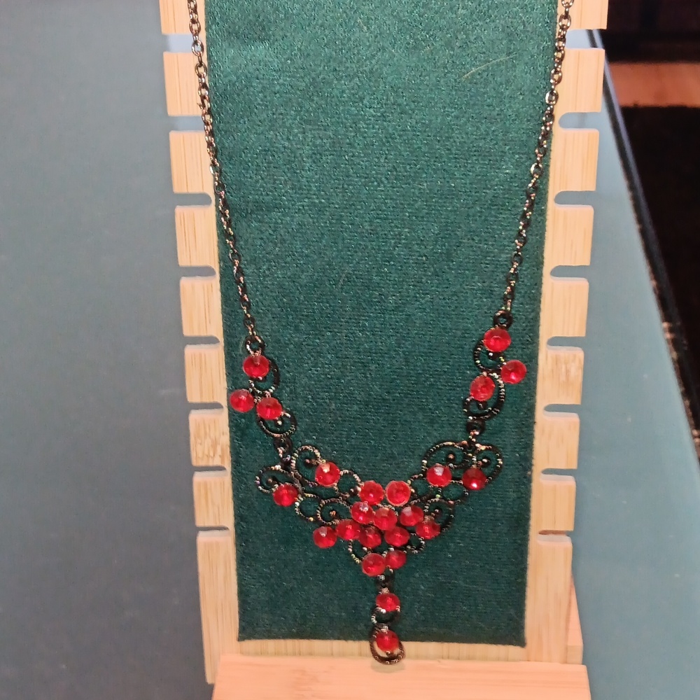 Red rhinestone necklace with ionized chain